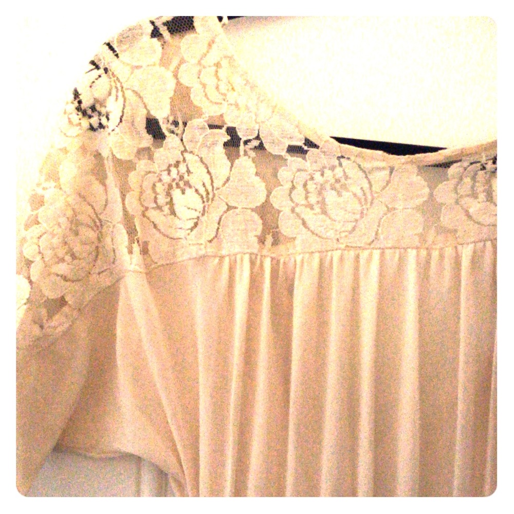 Forever21 Gorgeous cream lace flowy dress